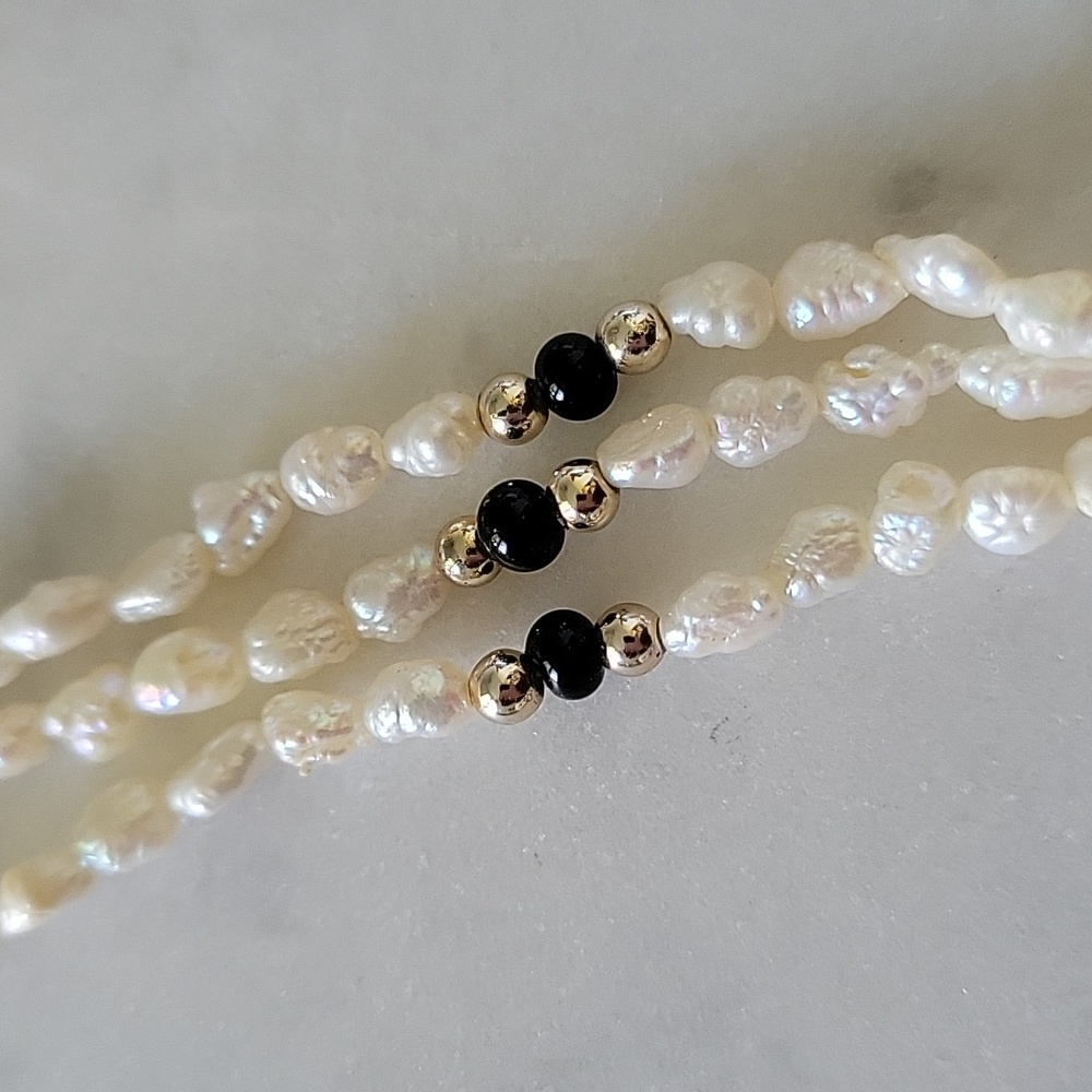 Vintage Freshwater Pearl and Black Bead Bracelet - Picture 4 of 4